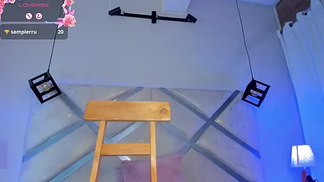 cami_rouxx webcam
