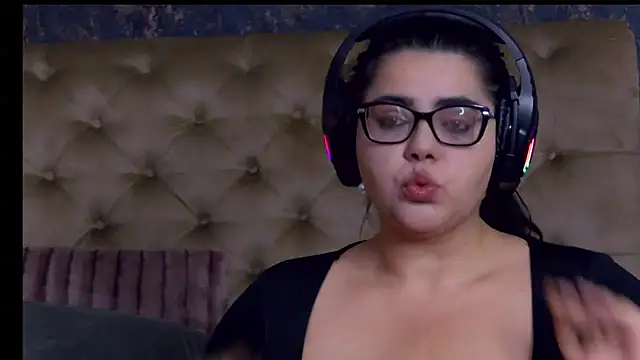 AriaRussell webcam