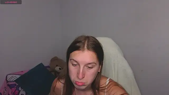 xenia_paradise (F teen) - suck your finger