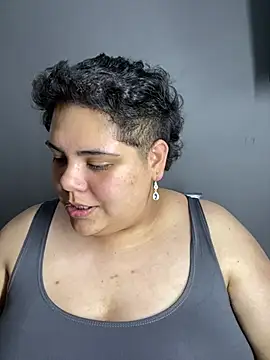 Hailey_Curvy webcam