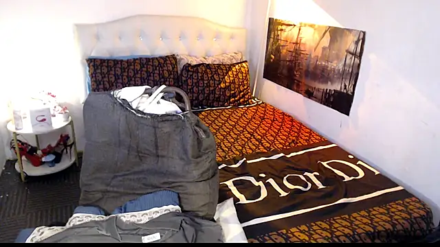 NinaDOM4CUM webcam