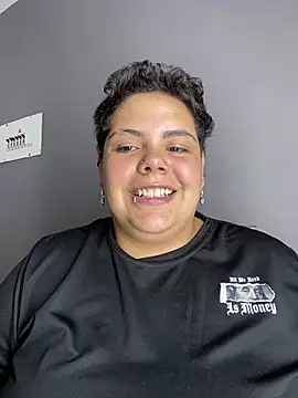 Hailey_Curvy webcam