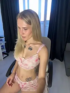 Luna_mp4 live cam on StripChat