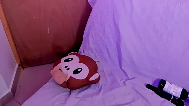 LilyRobertts webcam