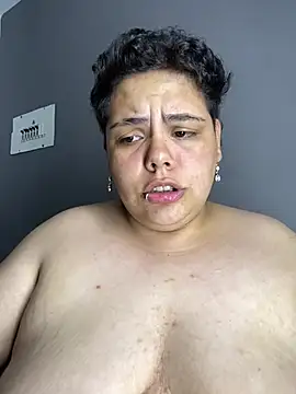 Hailey_Curvy webcam