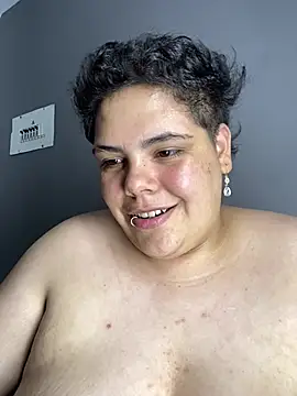 Hailey_Curvy webcam