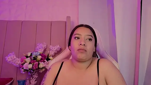 MollyBigBoobs12 live cam on StripChat