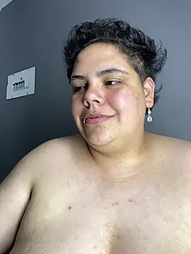 Hailey_Curvy webcam