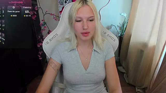 EvelinaLuu webcam