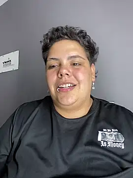 Hailey_Curvy webcam