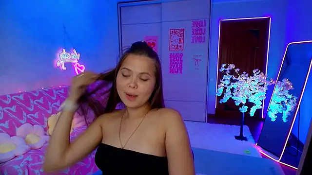 Kira_love_81 webcam