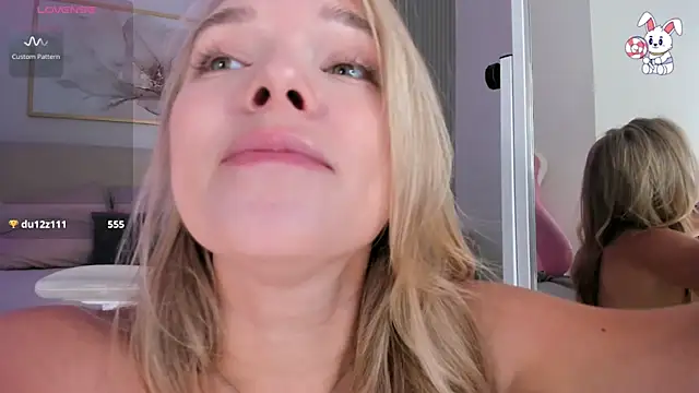 VirginChloe webcam