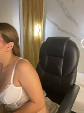 kyliejoness webcam