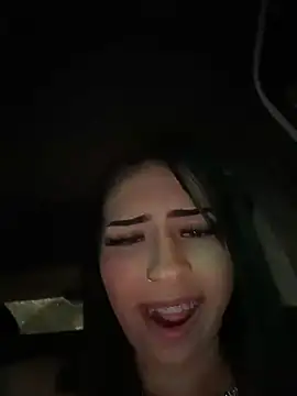 Hilary_pinkk webcam