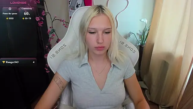 EvelinaLuu webcam