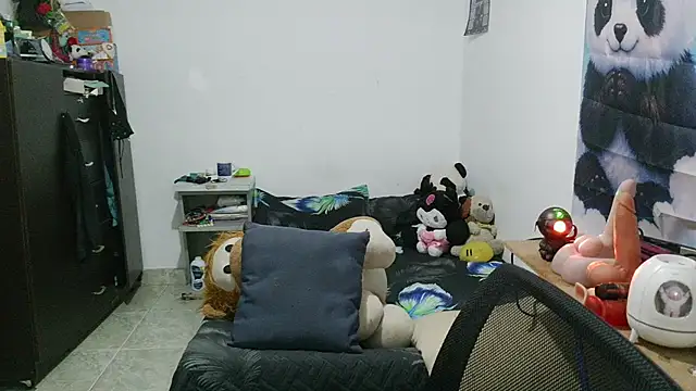 curly_greeneyed webcam