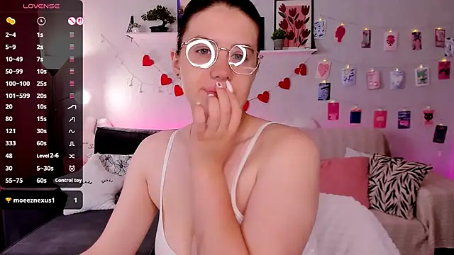BellaCaress webcam