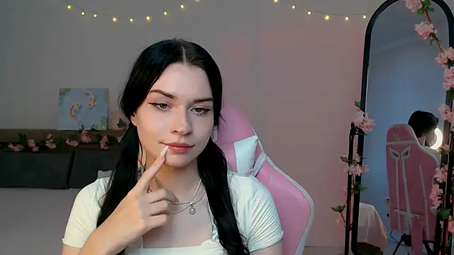 Tina_Charm webcam