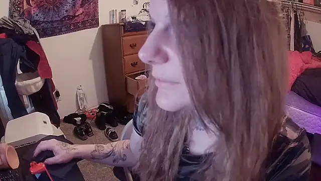RoyalqueenB69 webcam