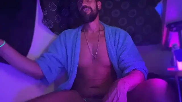 Guyst049 webcam