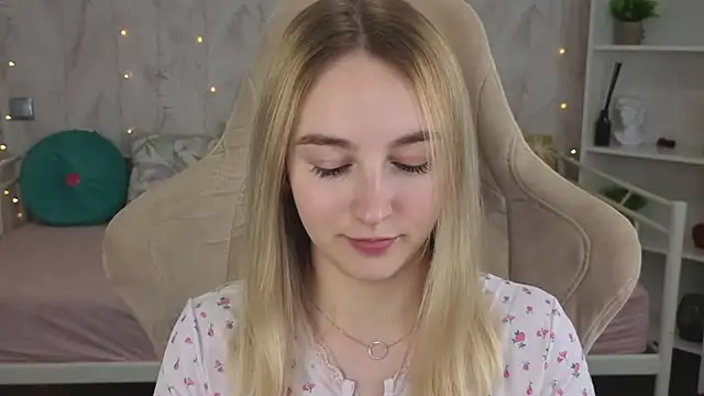 Shy_Polly webcam