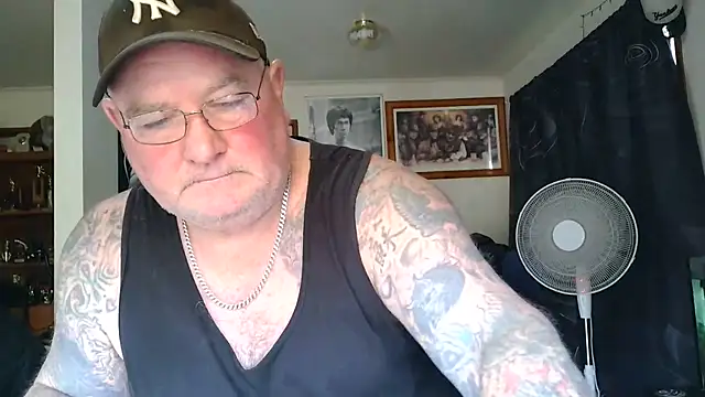 KINKYBLUEYES69 webcam