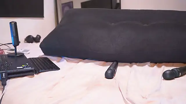 Capriciousmiyah webcam