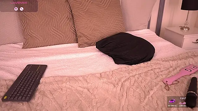 MiaKay1 webcam