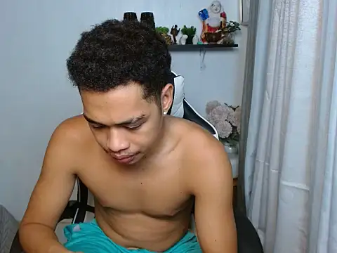 curlyasian_njxx webcam