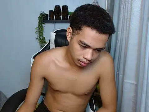 curlyasian_njxx webcam