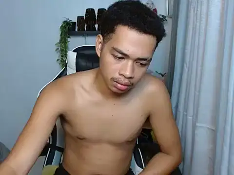curlyasian_njxx