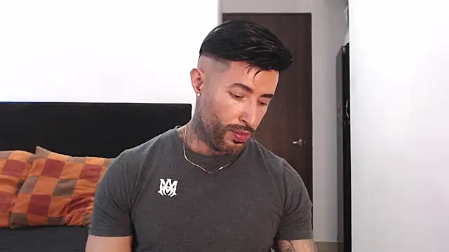 andrea_de_lucaa webcam