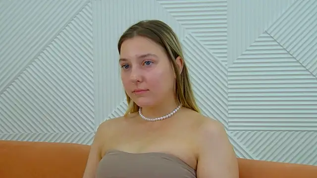 TinnaBurton live cam on StripChat