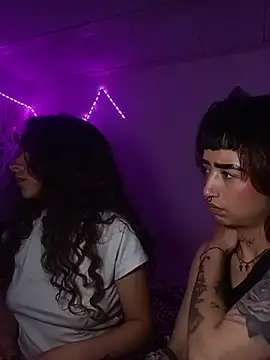 AlexxaAndRileyy webcam