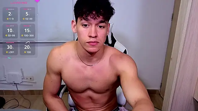 Luke_Muscle webcam