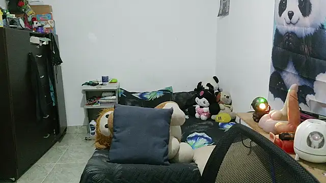 curly_greeneyed webcam