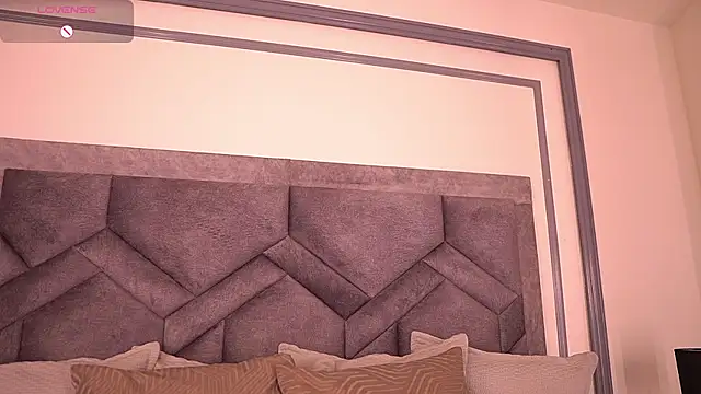 MiaKay1 webcam