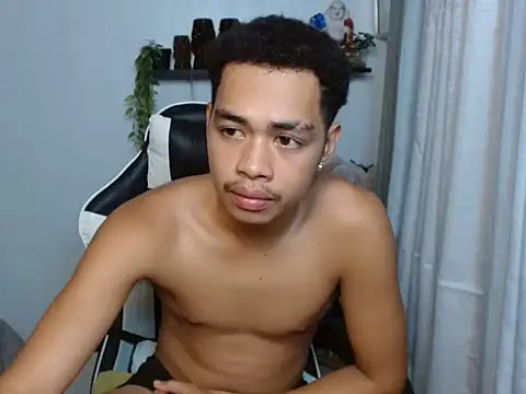 curlyasian_njxx