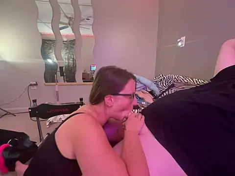 1Lustfully_yours webcam