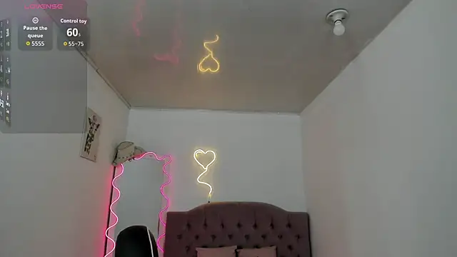 chiara_tay - Chiara_tay's free webcam - UK Sex Cams