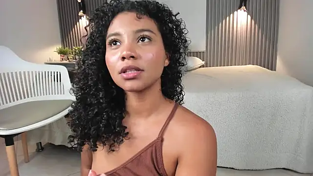 Zafiiraa live cam on StripChat