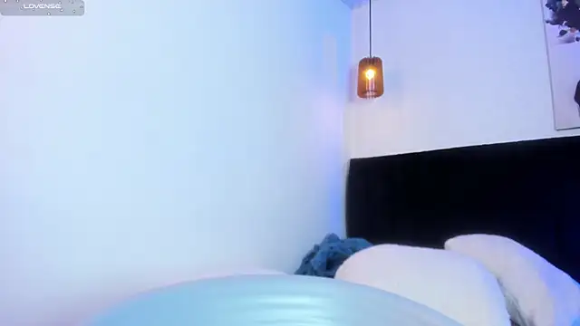 dolly_zoe webcam