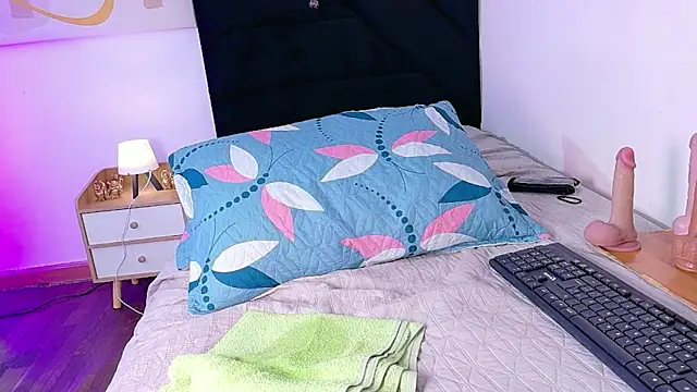 petitelittleebony webcam