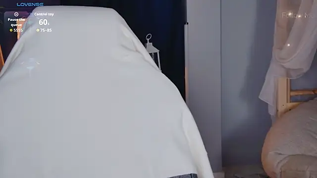 KiraMontoya webcam