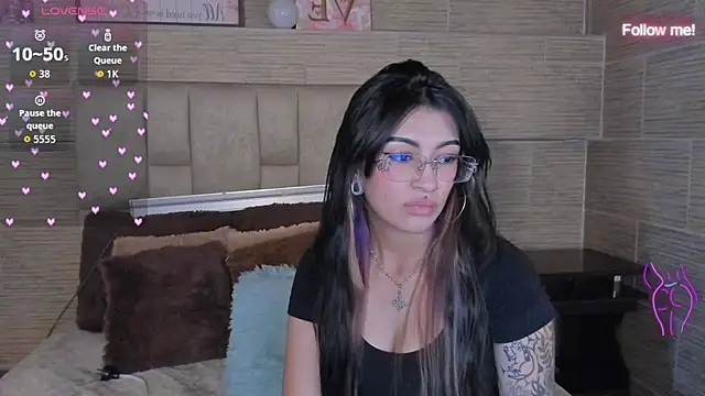 mia_devine_ webcam