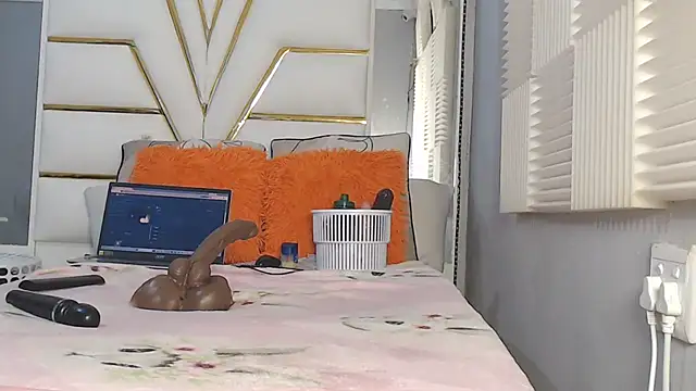 SexyyNana webcam