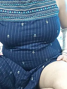 mallupriyapriya live cam on StripChat