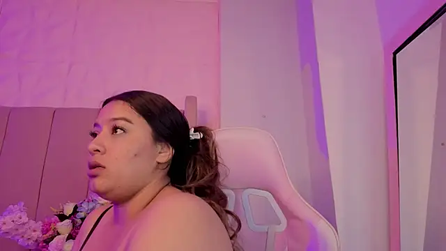 MollyBigBoobs12 webcam