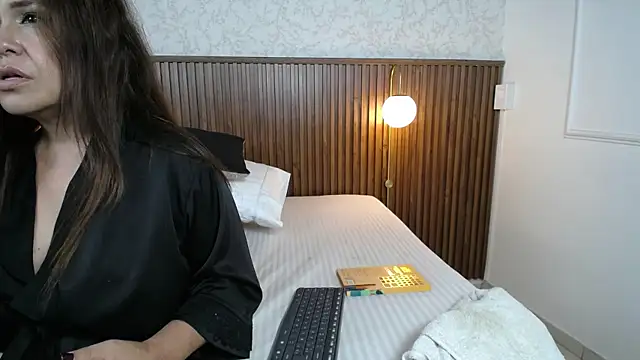 Ariana_Wayne webcam