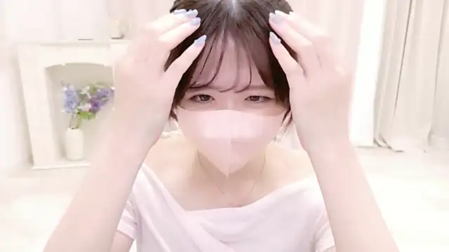 yuinyaaa (F young) - 下着姿で盗撮アングル///パンツ食い込ませちゃう♡